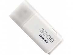 5904 memoria usb 32 gb toshiba.jpeg